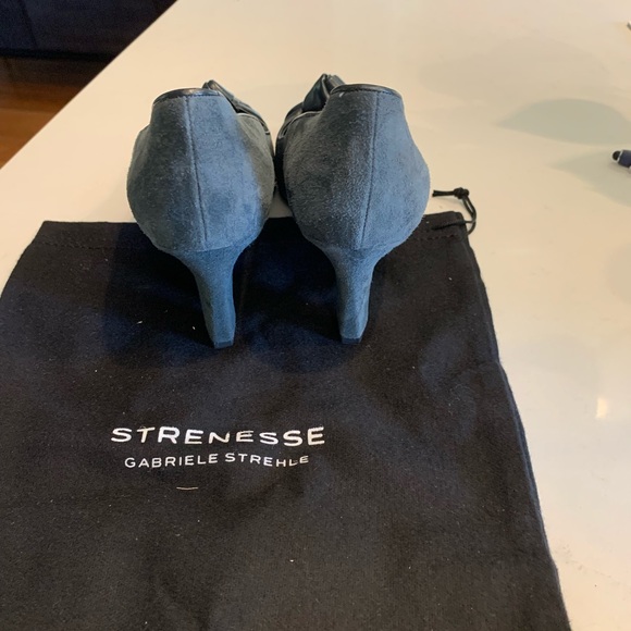 Gabriele Strehle 2.75 inch heel. New. 6.5. Leather and suede. Leather sole. - Picture 3 of 4